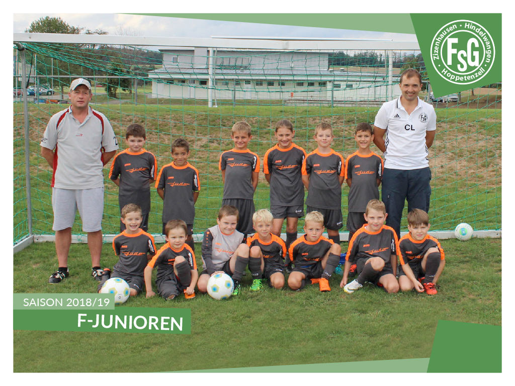 Hintere Reihe (v.l.n.r.): Trainer Uwe Manogg, Nick Köninger, Daniel Müller, Moritz Elsner, Reka Biro, Jonas Schmid, Julian Semenov, Trainer Christoph Löffler<br>Vordere Reihe (v.l.n.r.): Silas Löffler, Adrian Essenwar, Julian Städele, Jan Herrmann, Fabio Frank, Joel Johe, Vito Stahl<br>Auf dem Foto fehlen: David Haase, Matti Hintze, Adrian Lüdtke, Nico Schmid
